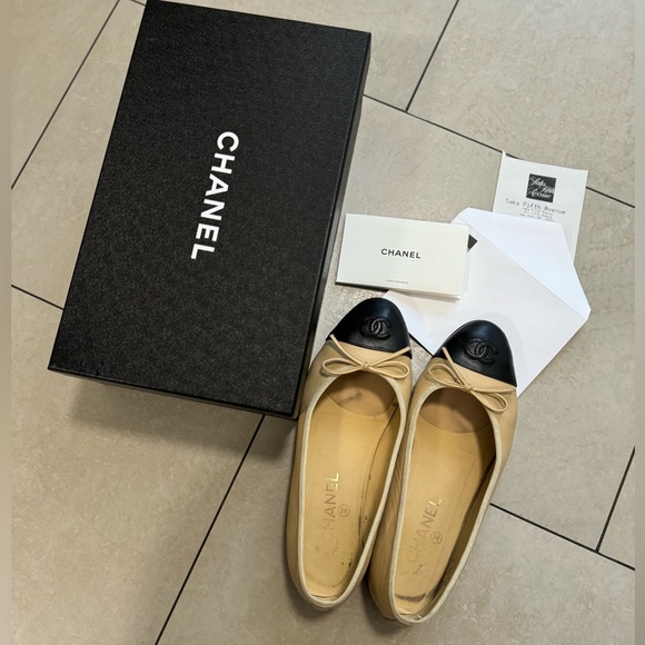 Authentic Chanel Nude/Black Cap Toe Ballet Flat Size 38 - Picture 2 of 9